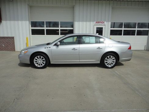 Used 2011 Buick Lucerne CXL image 1