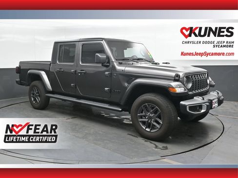 Used 2025 Jeep Gladiator Sport AWD/4WD image 1