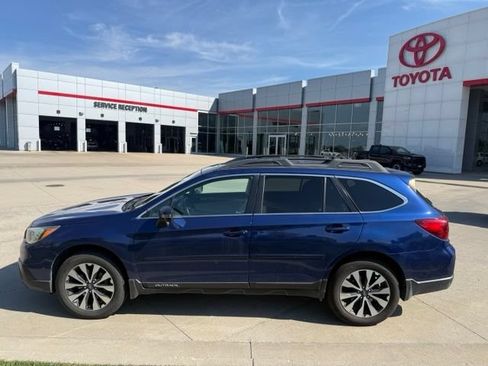Used 2017 Subaru Outback 2.5i Limited AWD/4WD image 7