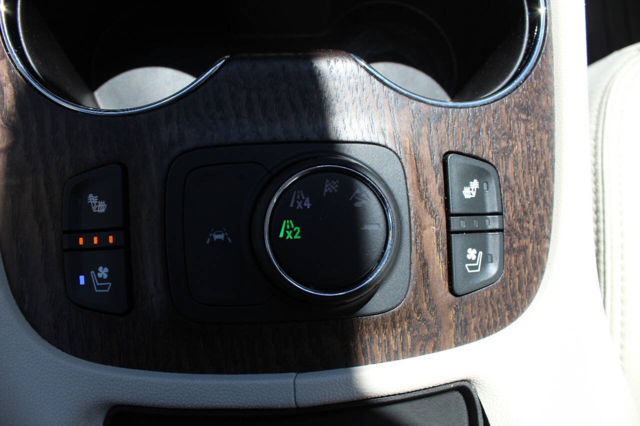 Used 2021 GMC Acadia Denali w/ Denali Technology Package AWD/4WD image 17