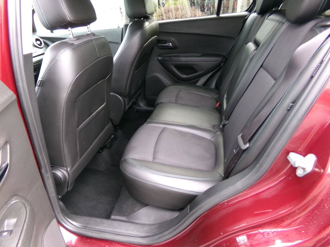 Used 2016 Chevrolet Trax LT w/ LT Convenience Package AWD/4WD image 17