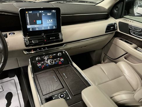 Used 2018 Lincoln Navigator Select w/ Technology Package image 29