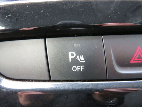 Used 2020 Jeep Cherokee Limited image 23