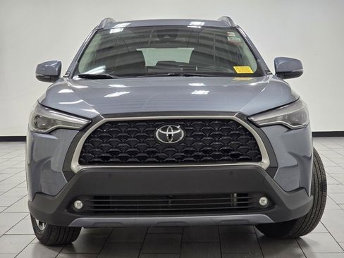 Used 2022 Toyota Corolla Cross XLE image 11