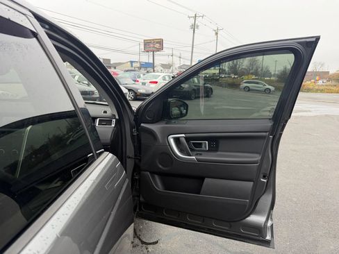 Used 2018 Land Rover Discovery Sport HSE image 40