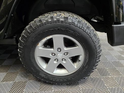 Used 2012 Jeep Wrangler Unlimited Rubicon w/ Dual Top Group image 34