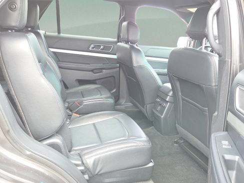 Used 2017 Ford Explorer XLT w/ Equipment Group 202A image 22