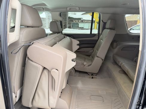 Used 2018 Chevrolet Suburban LT image 34