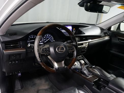 Used 2017 Lexus ES 350 w/ Luxury Package image 7