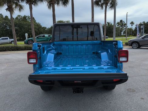 Certified 2026 Jeep Gladiator Sport AWD/4WD image 13