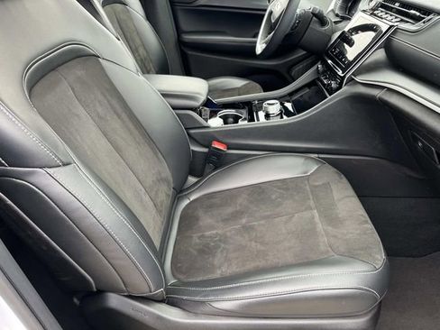 Certified 2023 Jeep Grand Cherokee L Laredo image 25