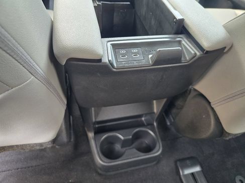 Used 2025 Toyota Sienna XLE w/ XLE Plus Package FWD image 24