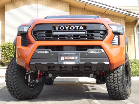 Used 2025 Toyota Tacoma TRD Off-Road w/ TRD Off Road Premium Package image 17