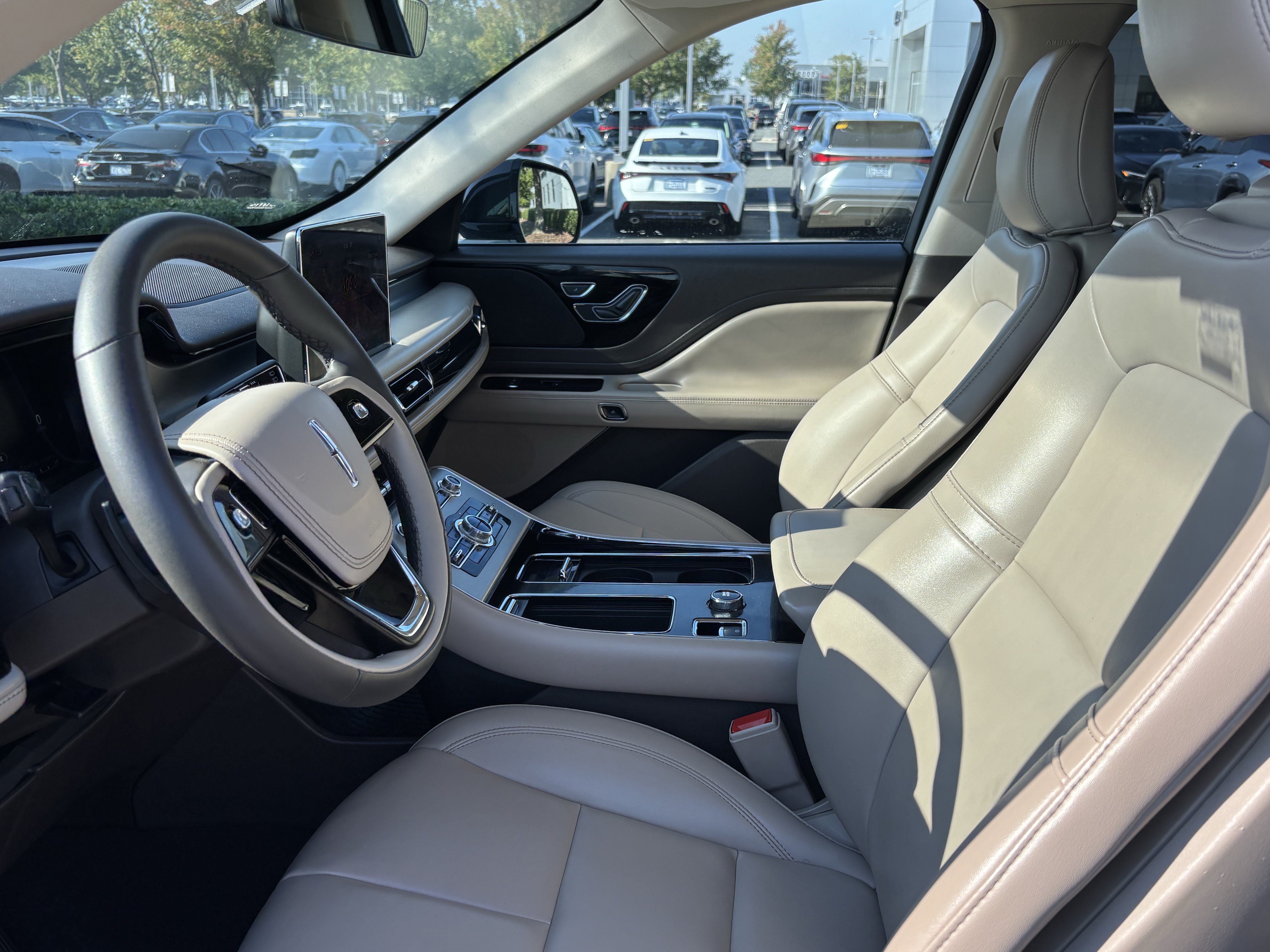 Used 2022 Lincoln Aviator AWD w/ Premium Package image 16