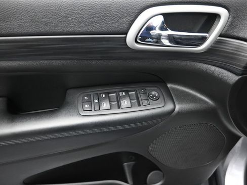 Used 2021 Jeep Grand Cherokee Laredo RWD image 10
