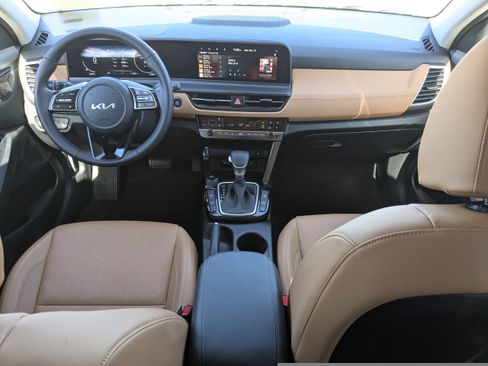 Certified 2025 Kia Seltos EX w/ EX Sunroof Package image 18