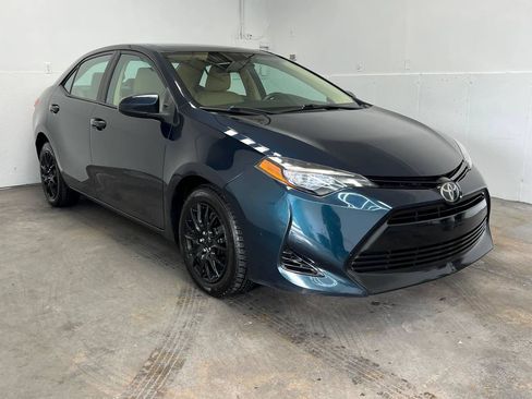 Used 2017 Toyota Corolla LE FWD image 3