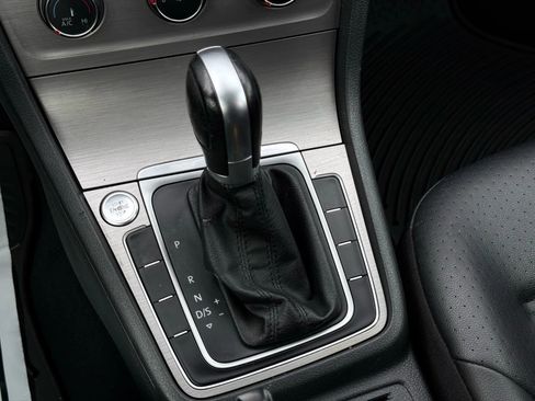 Used 2016 Volkswagen Golf Limited Edition image 36