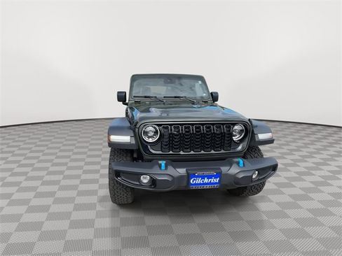 Used 2024 Jeep Wrangler Unlimited image 3