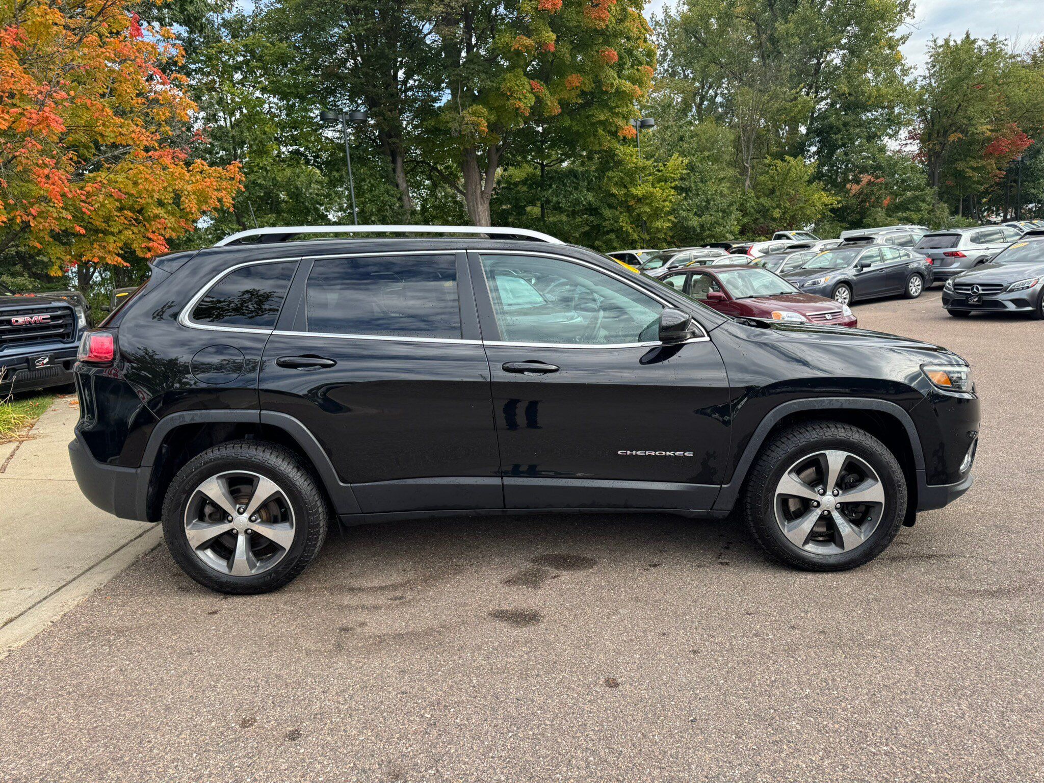 Used 2019 Jeep Cherokee Limited AWD/4WD image 8