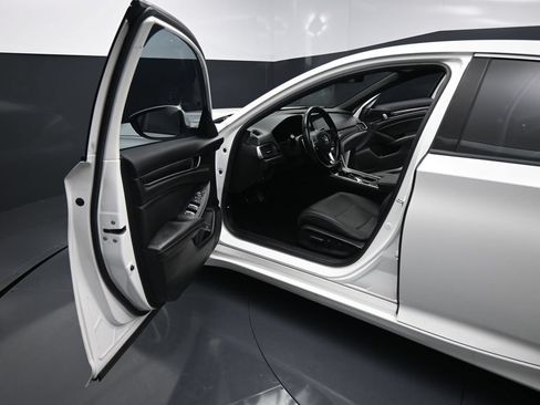 Used 2019 Honda Accord Sport image 8