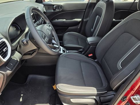 Certified 2024 Hyundai Venue Limited FWD image 13