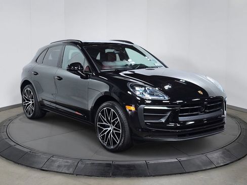 Certified 2025 Porsche Macan AWD/4WD image 9