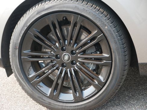 Used 2023 Land Rover Range Rover SE image 9