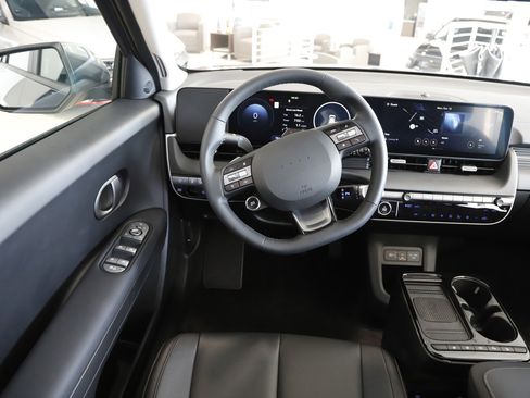 New 2025 Hyundai Ioniq 5 SEL image 12