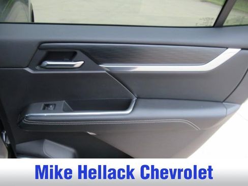 Used 2025 GMC Acadia Elevation FWD image 15
