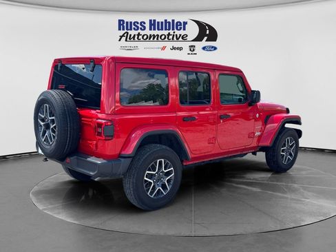 Used 2024 Jeep Wrangler Unlimited Sahara AWD/4WD image 7