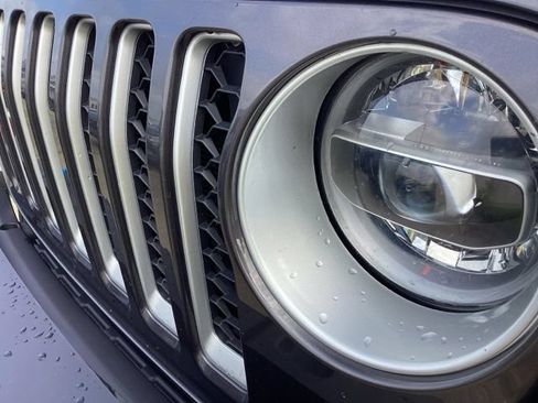 Used 2022 Jeep Wrangler Unlimited Sahara w/ Cold Weather Group AWD/4WD image 5