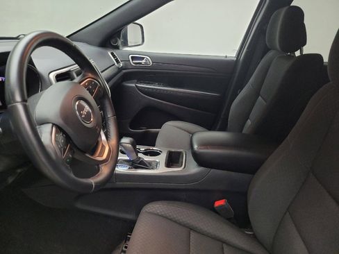 Used 2019 Jeep Grand Cherokee Laredo AWD/4WD image 17