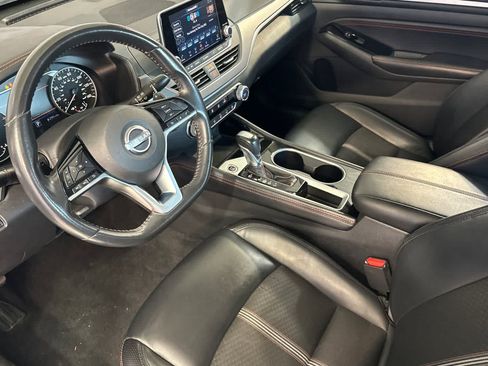 Used 2023 Nissan Altima 2.5 SR FWD image 14