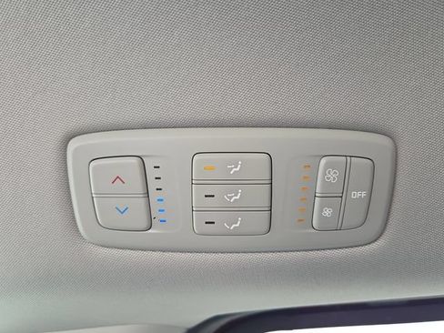 Used 2024 Kia Carnival LX FWD image 16