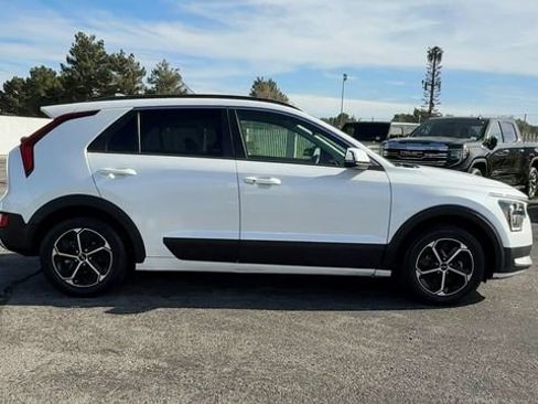 Used 2023 Kia Niro EX FWD image 9