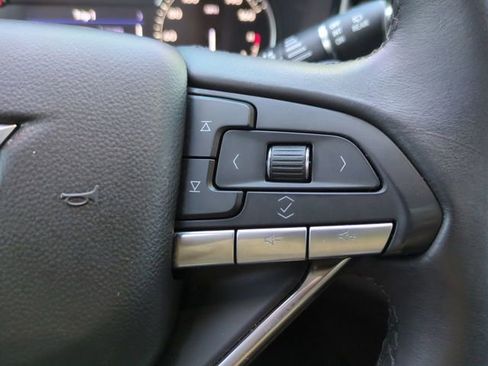 Used 2025 Cadillac XT6 Luxury image 30