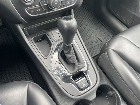 Used 2019 Jeep Cherokee Latitude Plus image 13