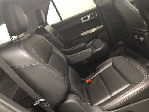 Used 2022 Ford Explorer XLT w/ Equipment Group 202A AWD/4WD image 19