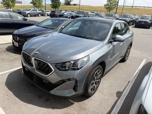 Used 2025 BMW X2 xDrive28i w/ Technology Package AWD/4WD image 2
