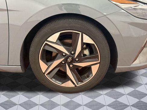 Used 2023 Hyundai Elantra Limited image 10