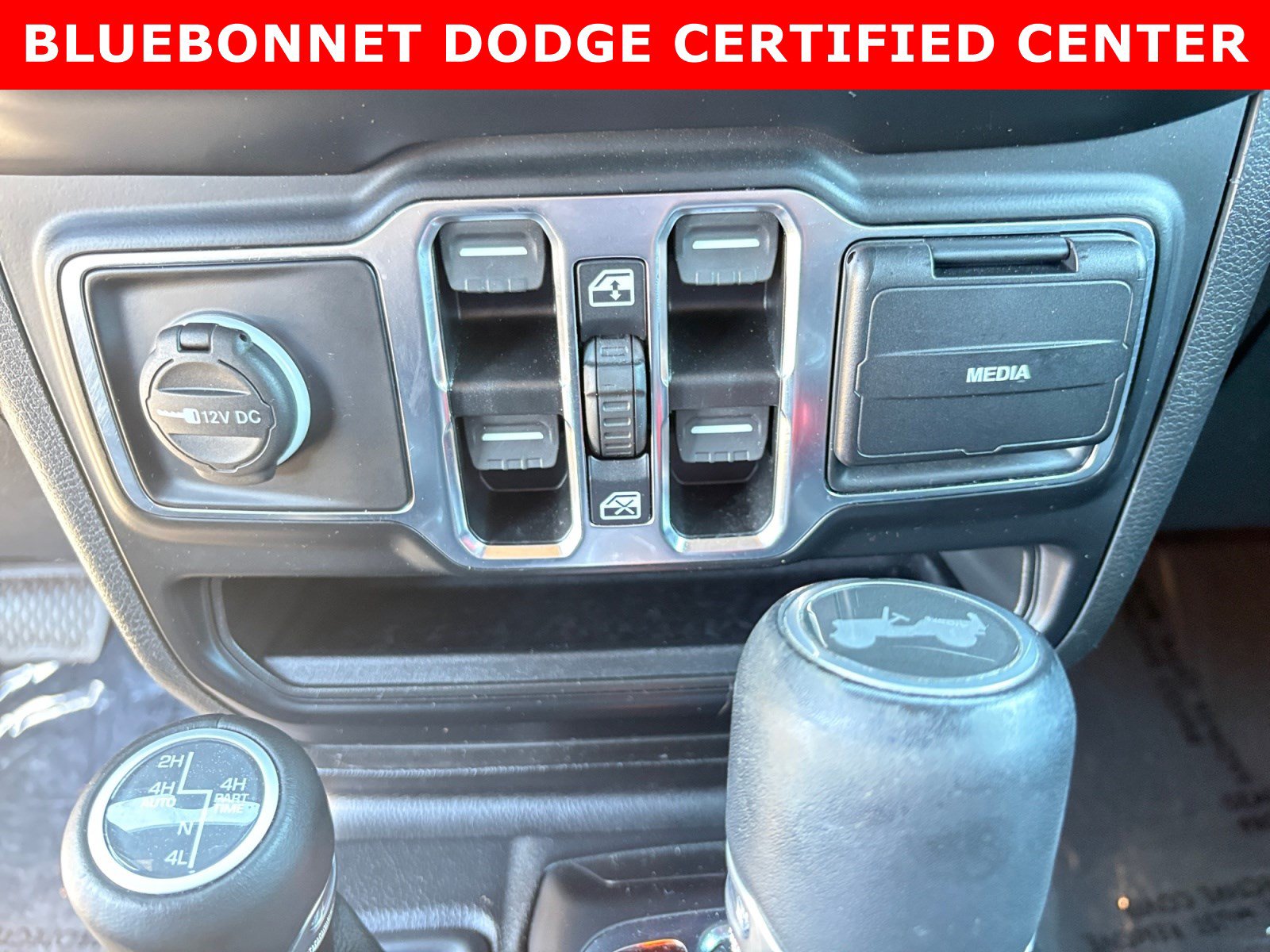 Used 2022 Jeep Wrangler Unlimited Sahara AWD/4WD image 19