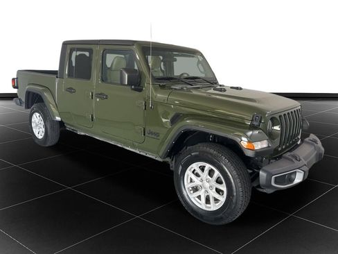 Used 2023 Jeep Gladiator Sport AWD/4WD image 7