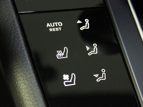 Used 2025 Porsche Macan Turbo image 31