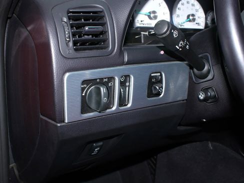 Used 2004 Ford Thunderbird image 23