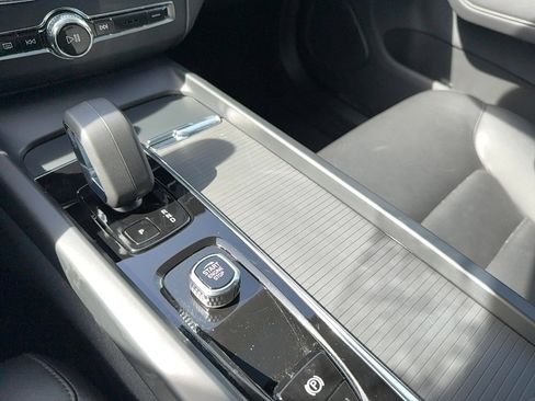 Certified 2025 Volvo XC60 B5 Core image 20