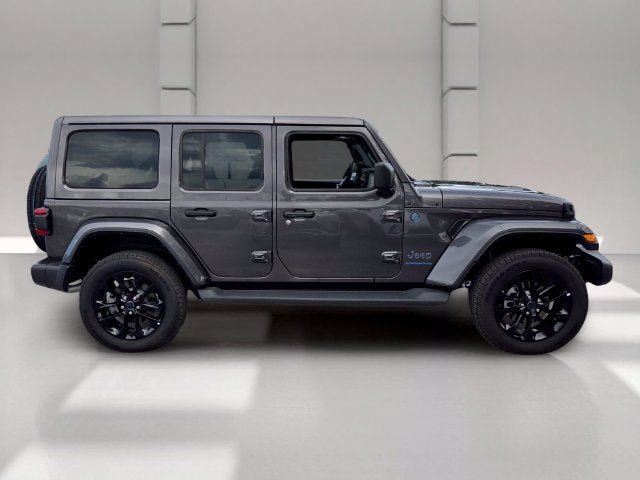 Used 2025 Jeep Wrangler Unlimited Sahara AWD/4WD image 6