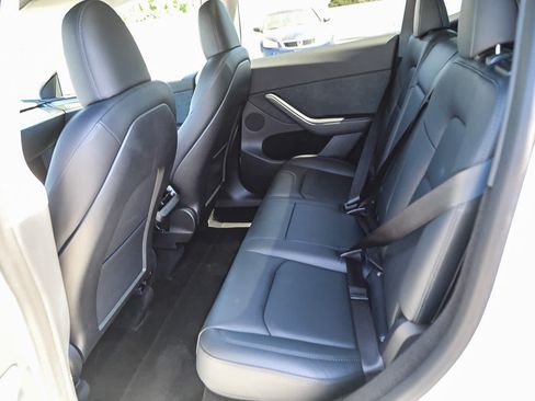 Used 2023 Tesla Model Y Long Range AWD/4WD image 18