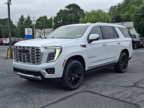 New 2026 GMC Yukon Denali w/ Denali Reserve Package AWD/4WD image 2