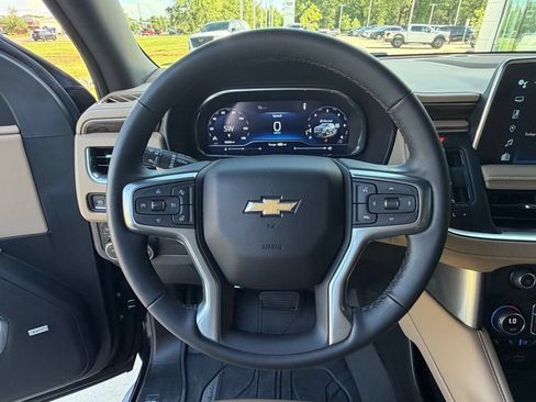 Used 2023 Chevrolet Suburban Premier AWD/4WD image 27